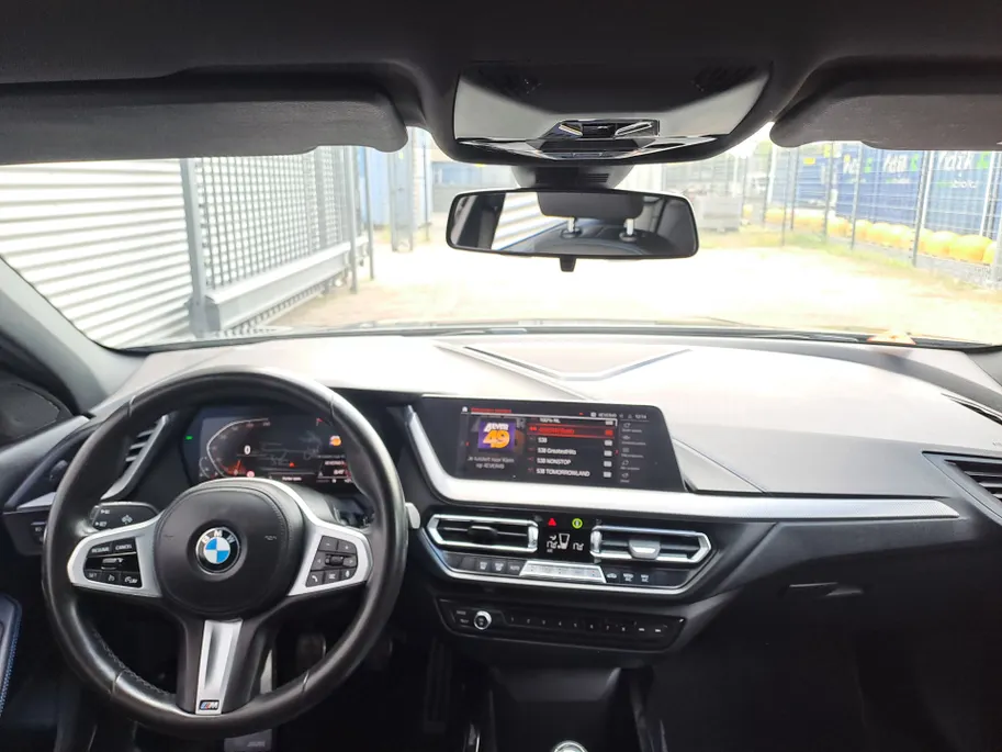 BMW 1 Serie 118i Business Edition M-exterieur pakket | Digitaal cockpit | Navigatie | Cruise | Climate | M-bekleding | M-stuur | Apple Carplay/Android Auto