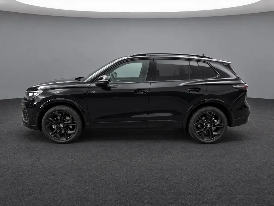 Volkswagen Tiguan 1.5 272pk DSG eHybrid R-Line Edition · Panoramadak · Wegklapbare Trekhaak · 360 Camera · Massage · Black Style · 20'' Inch · Garantie t/m 29-06-2030 of 100.000km