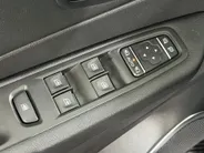 Renault Captur 120PK TCe Intens Automaat | Trekhaak | Navi | LM Velgen Hoogglans Zwart | Camera | Parkeersensoren | Full LED | Climate Control | Cruise Control | Keyless Entry | Elektrische Ramen & Spiegels | Licht & Regen Sensor |