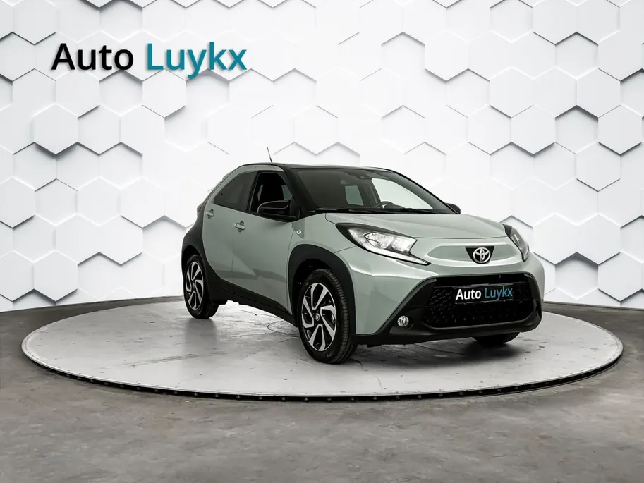 Toyota Aygo X 1.0 VVT-i S-CVT Pulse Plus Automaat | Keyless Entry | Parkeersensoren voor + achter | 17'' L.M. Velgen