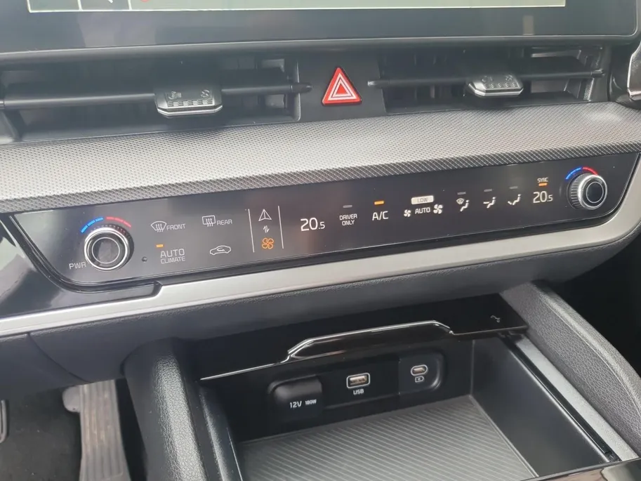 Kia Sportage 1.6T Hybrid DynamicLine | Navigatie | Camera | Parkeersensoren voor en achter | Apple Carplay / Android Auto |