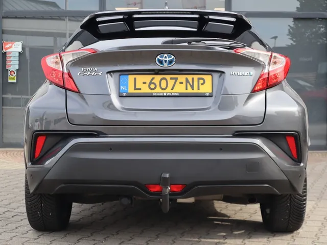 Toyota C-HR 1.8 Hybrid Style Trekhaak | All Seasonbanden | Stuur en stoelverwarming