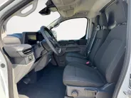 Ford E-Transit Custom 320 L1H1 Trend 71 kWh | Uit Voorraad Leverbaar | 344km WLTP Rijbereik | Achteruitrijcamera | Cruise Control | Parkeersensoren voor en achter | Verwarmbare Stoel en bijrijdersbank | Voorruitverwarming | Apple Carplay & Android Auto