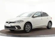 Volkswagen Polo Life Edition 1.0 TSI 95 pk 5 versn. Hand · Achteruitrijcamera · regensensor ·