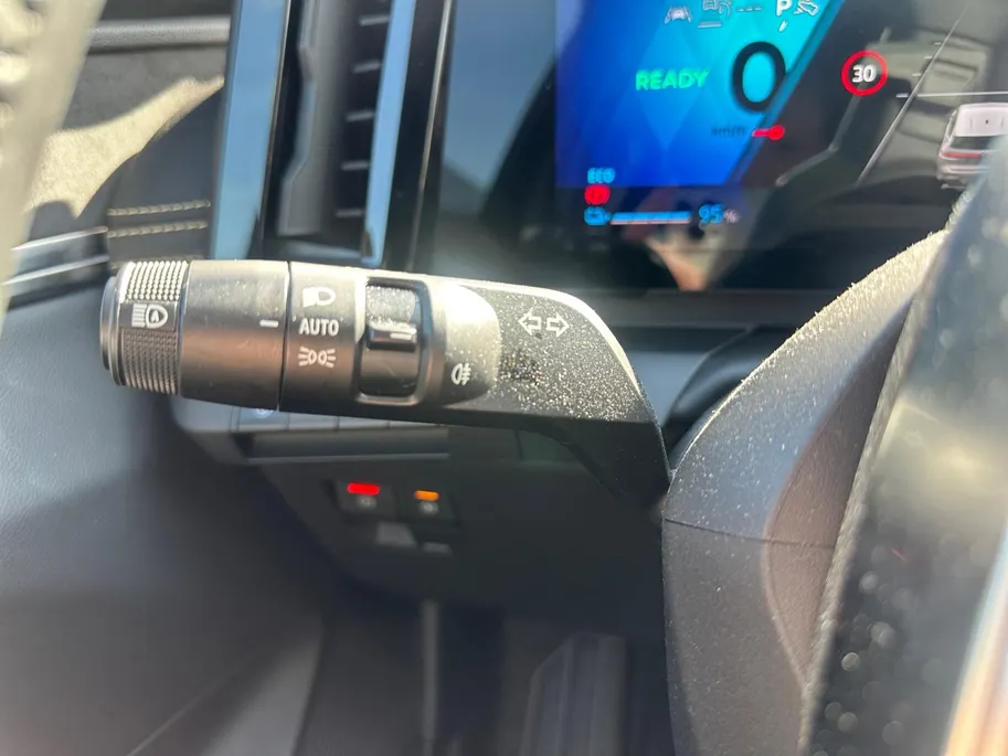 Renault Megane E-Tech comfort range iconic 60 kWh | Stuur & Stoelverwarming | Elektrische Stoelverstelling | Sfeerverlichting | Apple Carplay & Android Auto | Harman & Kardon Audio | Camera | Navigatie | Parkeersensoren | Rijdende Demo