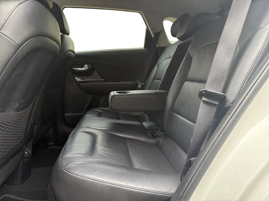 Kia Niro 1.6 GDi Hybrid ExecutiveLine | Trekhaak | Stoel verwarming en koeling | Lederen bekleding | Navigatie | Dodehoek detectie | Apple Carplay / Android Auto | Verbruik 1 op 20!
