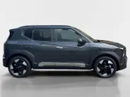 Kia EV2 Plus 42.2 kWh 3.000,- Inruilkorting | Privacy Glass | 18' lichtmetalen velgen | Warmtewerend glas rondom | Draadloze oplader voor smartphone