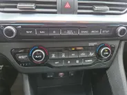 Kia Niro 1.6i Hybrid DynamicPlusLine Dealer onderhouden | Trekhaak | Stoel/stuurverwarming | Dodehoek detectie | Leder | Camera | Carplay & Android | Cruise Control Adaptief | Fabrieksgarantie t/m 23-9-2027 | NAP