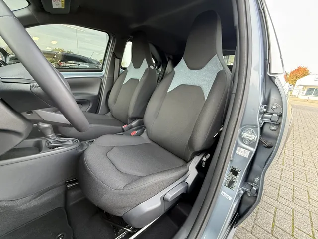 Toyota Aygo X Hybrid 115 play
