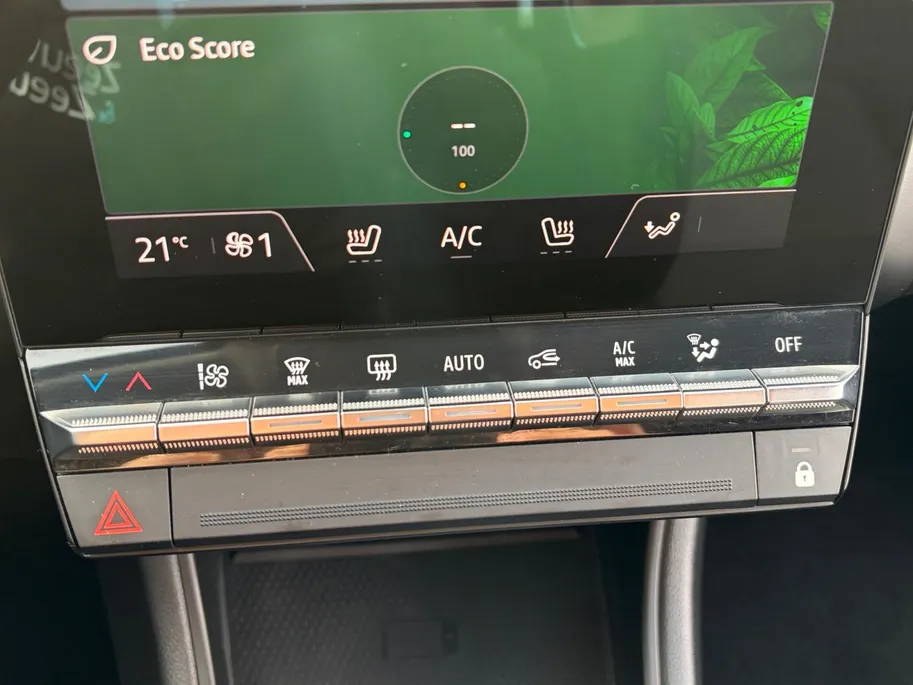 Renault Captur 1.3 mild hybrid 160 *Automaat*Navi via Carplay*Camera*Parkeersensoren*Stoelverwarming*Cruise Control*Zeer nette auto!
