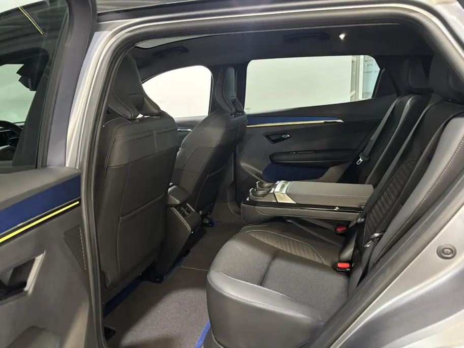 Renault Scénic E-Tech 220PK EV87 Long Range Esprit Alpine Automaat | DEMO | Solarbay Panoramadak | Harman Kardon Audio | Adaptive Cruise Control | Climate Control | 360 Camera | Apple CarPlay/Android Auto | Elektrisch Verstelbare Stoelen | Stoelverwarming |