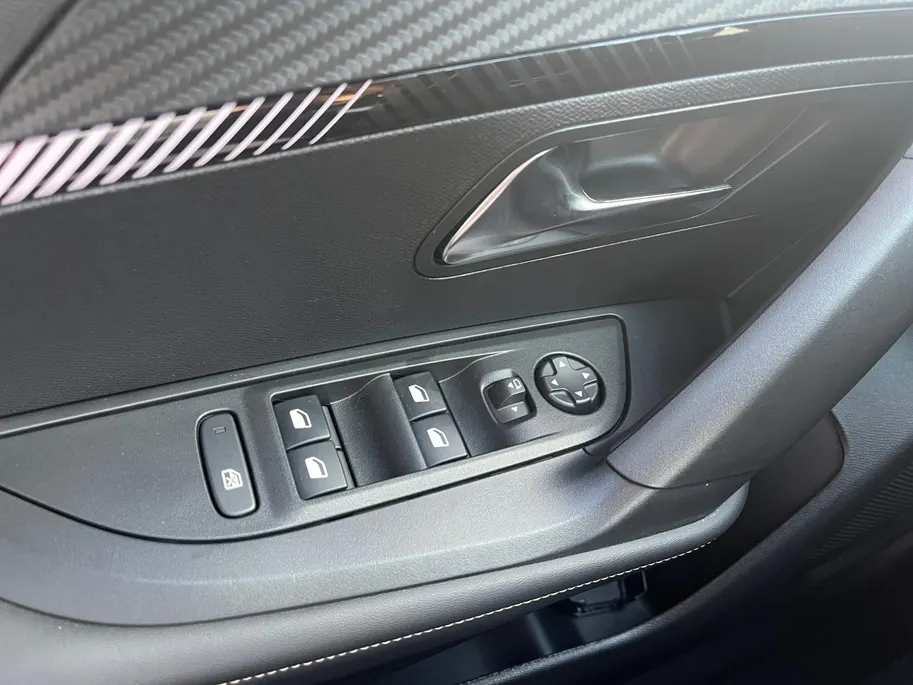 Peugeot 2008 1.2 m-Hybrid autom. 145pk Allure | Automaat | Voor en achter Camera | Apple Carplay/Android Auto | DAB | Cruise Control | Climate Control | Hoge Instap