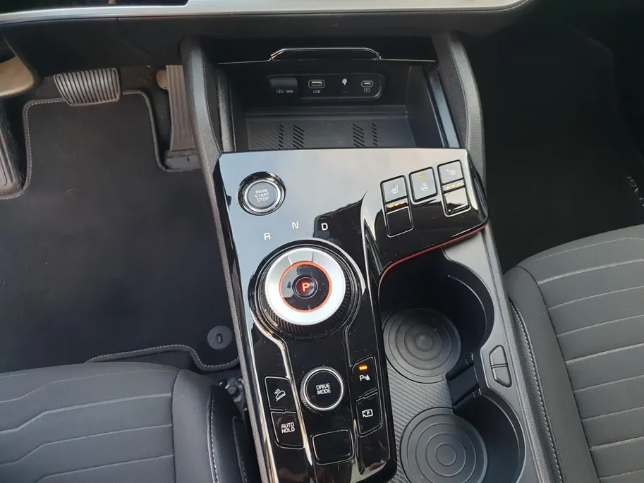 Kia Sportage 1.6 T-GDi Hybrid DynamicPlusLine | Stoel en stuurverwarming | Panorama schuifdak | Elektrisch bedienbare voorstoelen | Navigatie | Dodehoek detectie | Getinte ramen achter |