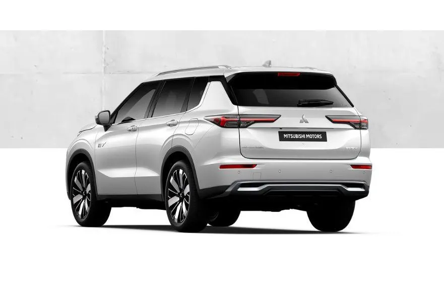 Mitsubishi Outlander 2.4 PHEV Instyle+ € 5.000 euro korting eigen voorraad| 8 jaar garantie| Snel leverbaar | Totaalprijs op is op.m26
