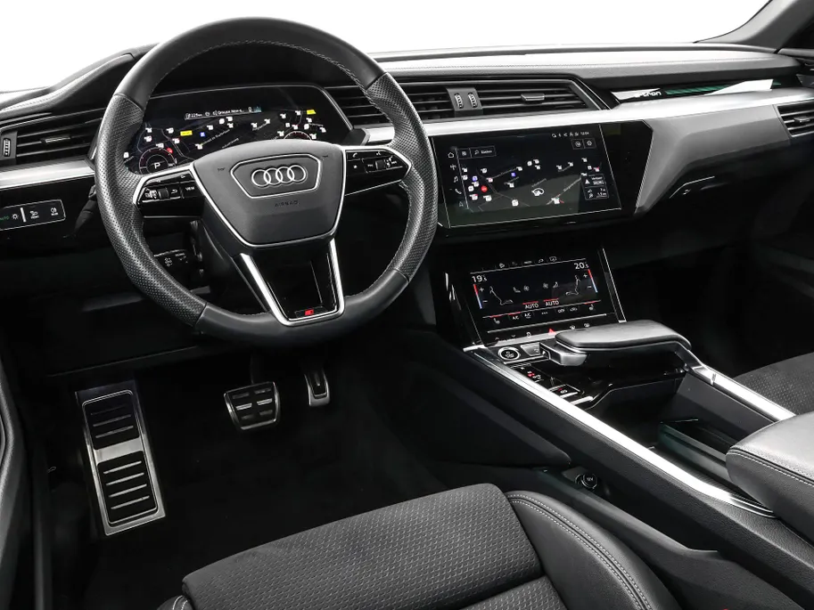 Audi Q8 Sportback e-tron 55 quattro S Edition 408pk / 115 kWh · SOH 93,6% · Panoramadak · 360 Camera · Luchtvering · Keyless · 360 Camera · Keyless · Matrix LED · 22'Velgen ·