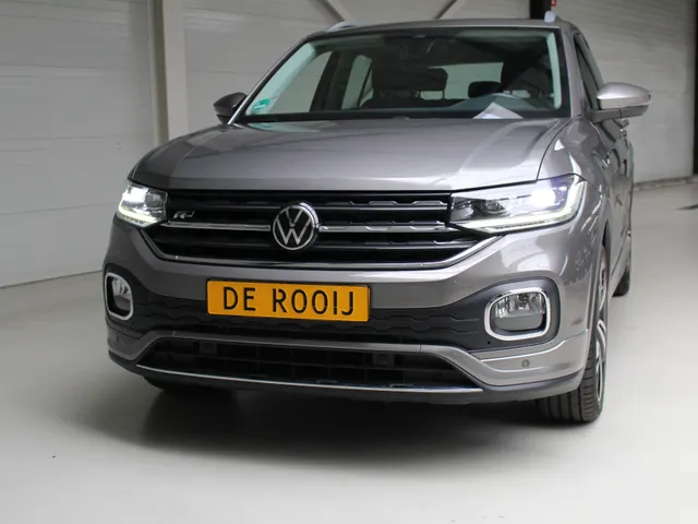 Volkswagen T-Cross 1.5 TSI 150PK DSG R-Line | Navigatie | Parkeersensoren | 18 inch LM | Stoelverwarming