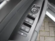 Kia Sportage 1.6 T-GDi Hybrid DynamicLine | Stuur-/stoelverwarming | Camera | Elek. stoelverstelling | Cruise adapt. | LED |  Telefoonlader | 18' LM | Clima |