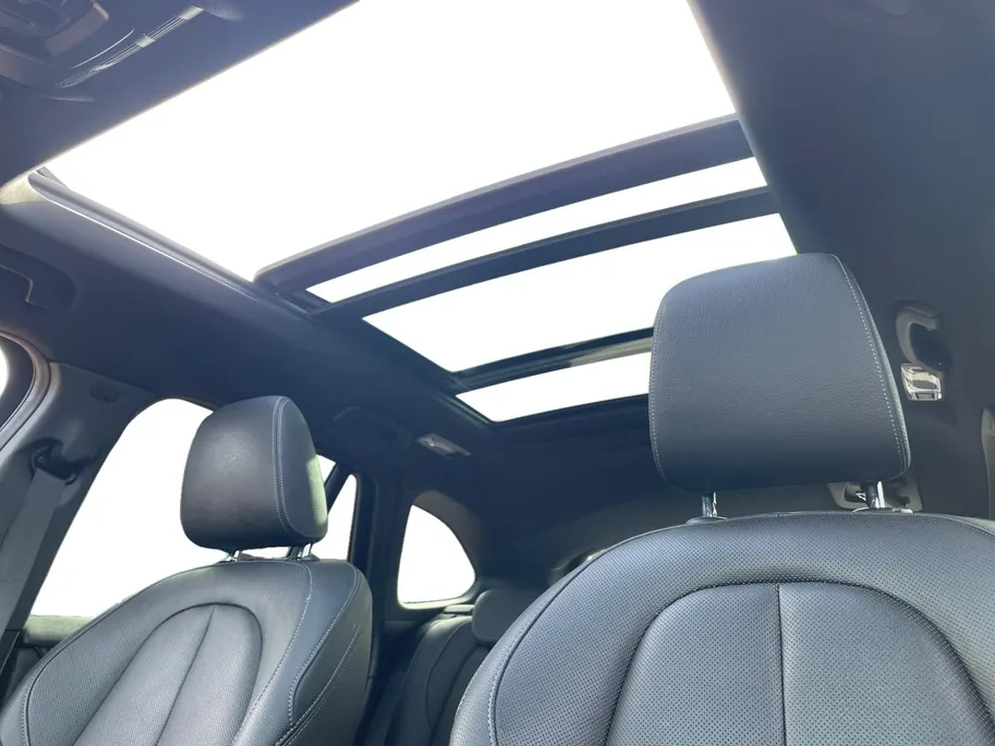 BMW X1 sDrive20i High Executive *Automaat*Navi*Camera*Schuif/kanteldak*Climate Control*Stoelverwarming*Lederen bekleding*LM. Velgen*Zeer nette auto!