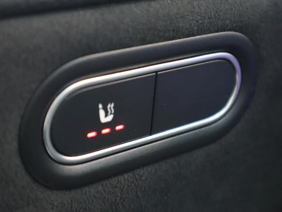 Mercedes-Benz CLA 200 AMG Line l Panoramadak l Stoelverwarming l Carplay