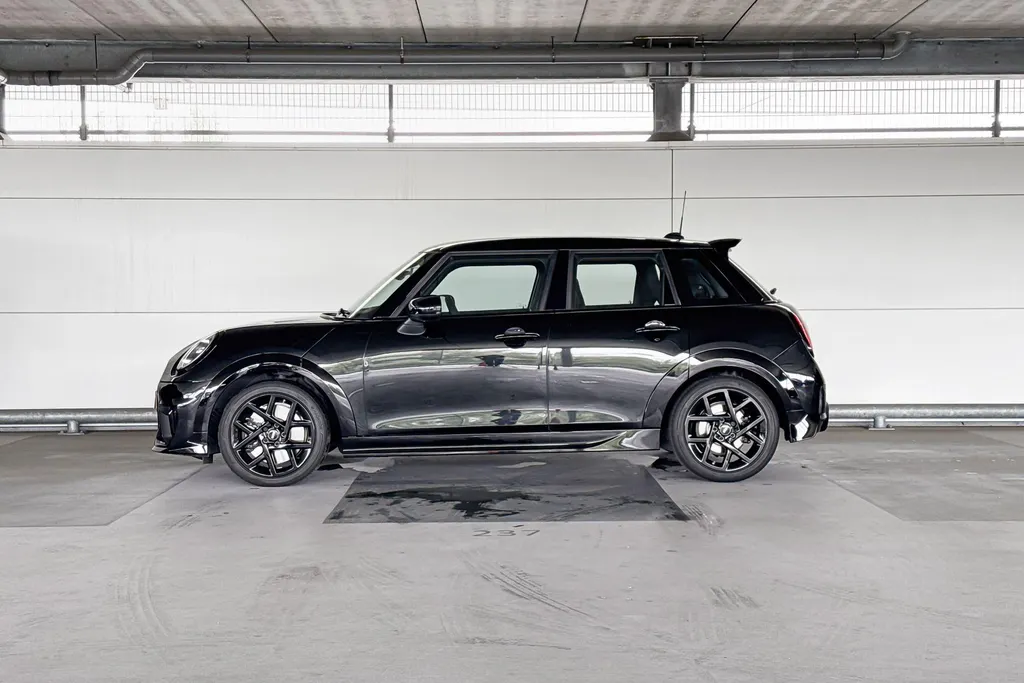 MINI Cooper 5-deurs Cooper C John Cooper Works M