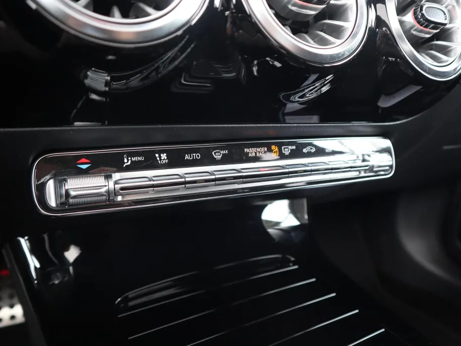 Mercedes-Benz CLA Shooting Brake 250 e AMG Line l Stoelverwarming l Achteruitrij camera l Ambiente lichtpakket