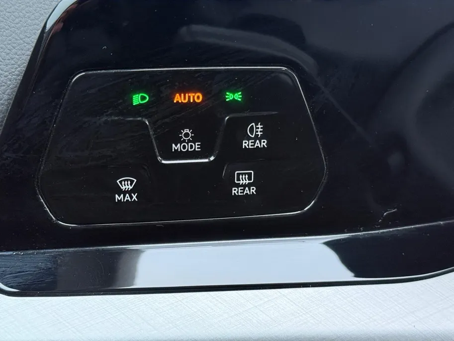 Volkswagen Golf 1.0 eTSI Life Business | CARPLAY | STOELVERWARMING | PARKEERSENSOREN | LICHTMETALEN VELGEN |