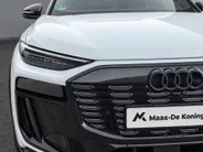 Audi Q6 e-tron S edition performance 100 kWh 306pk · Panoramadak · 360 Camera · Wegklapbare Trekhaak · Elek. Voorstoel · 21'' Inch · Garantie t/m 11-05-2031 of 100.000km