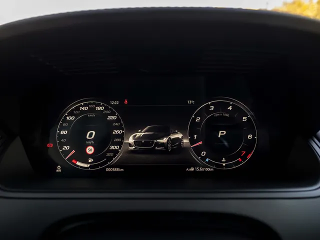 Jaguar F-TYPE P575 AWD R 75