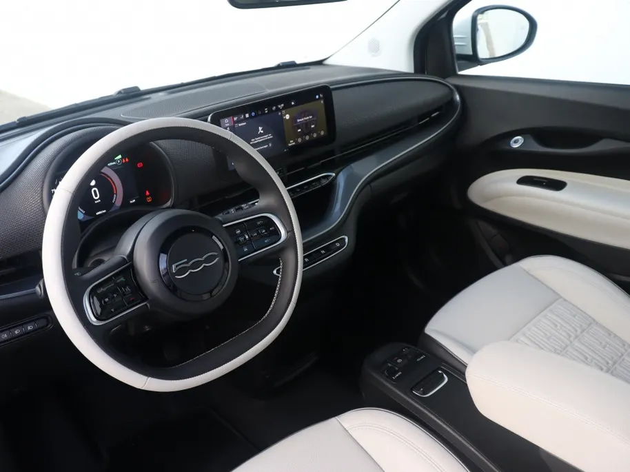 Fiat 500e 3+1 La Prima 42 kWh | Pano | Winter | JBL | 17'