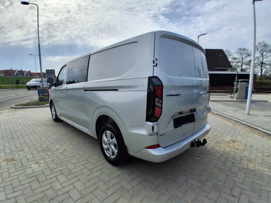 Ford Transit Custom 2.5 PHEV 233 pk L2H1 320 Limited Dubbele cabine