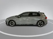 Volkswagen Golf 1.5 eTSI 150pk DSG R-Line · Apple/Android Car Play · Trekhaak ·  Camera + Parkeersensoren · Stoelverwarming · Garantie t/m 24-09-2030 of 100000km.