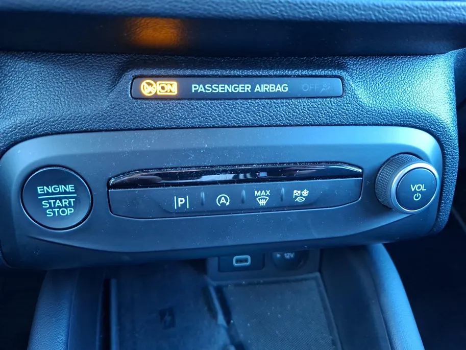Ford Focus Wagon 1.0 EcoBoost Hybrid Titanium X | Dealeronderhouden | Stoel- stuur en voorruitverwarming | Navigatie