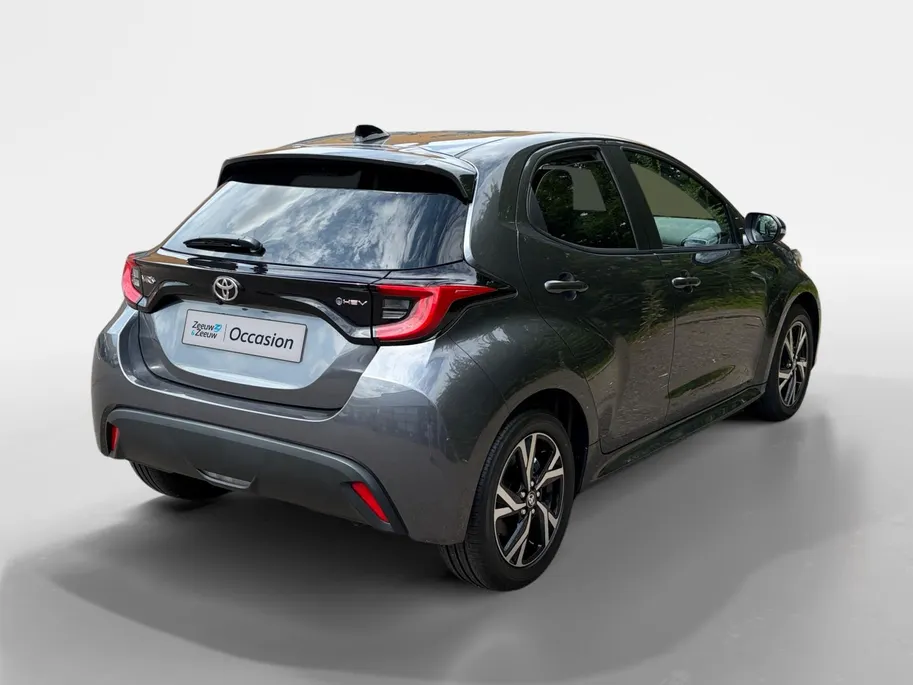 Toyota Yaris 1.5 Hybrid 115 Comfort Apple Carplay/Android Auto , cruise control adaptief en stuurhulp , climate , lm velgen , tel , usb , camera .
