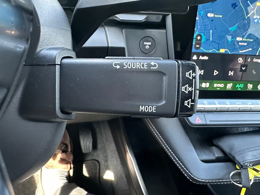 Renault Scénic E-Tech EV87 long range iconic | Dode Hoek Detectie | Harman Kardon | Stoel & Stuurverwarming | Automatische Kofferbak | Apple Carplay & Android Auto | Dodehoek Detectie | 12 Maanden BOVAG Garantie