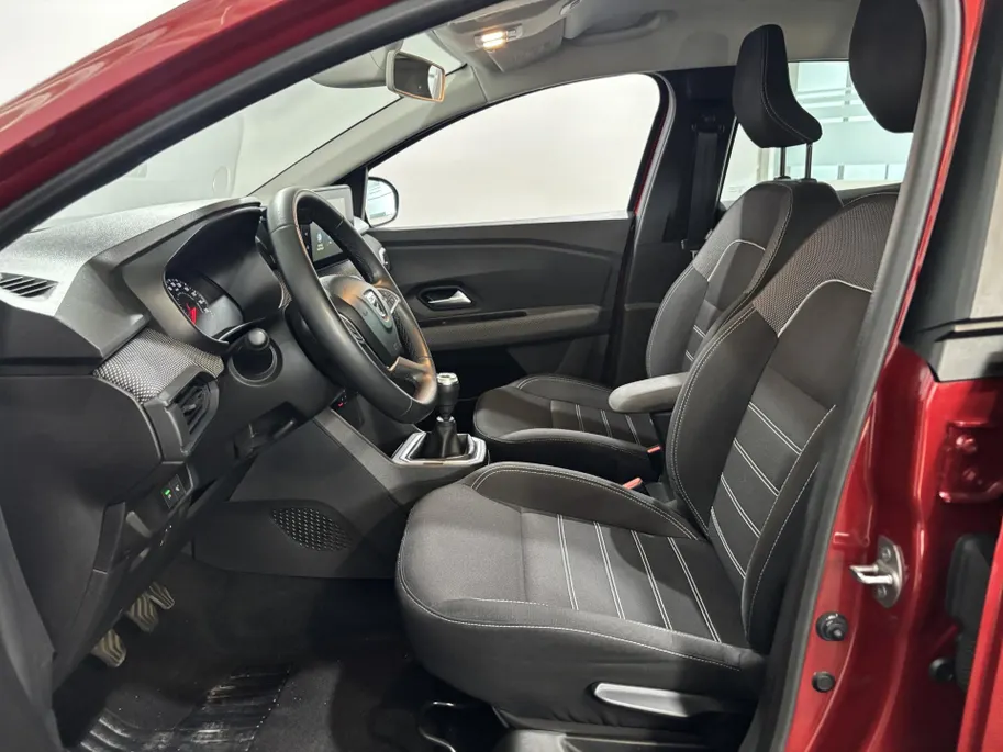 Dacia Sandero 100PK TCe Bi-Fuel Essential | 1e eigenaar | Trekhaak | Airco | Bluetooth | Parkeersensoren | Cruise Control | LED Koplampen | Camera | Lichtmetalen Velgen |