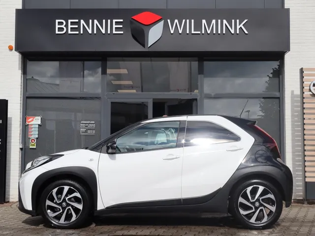 Toyota Aygo X 1.0 VVT-i S-CVT Pulse Automaat Bi-Tone | AllSeasons | Climate co