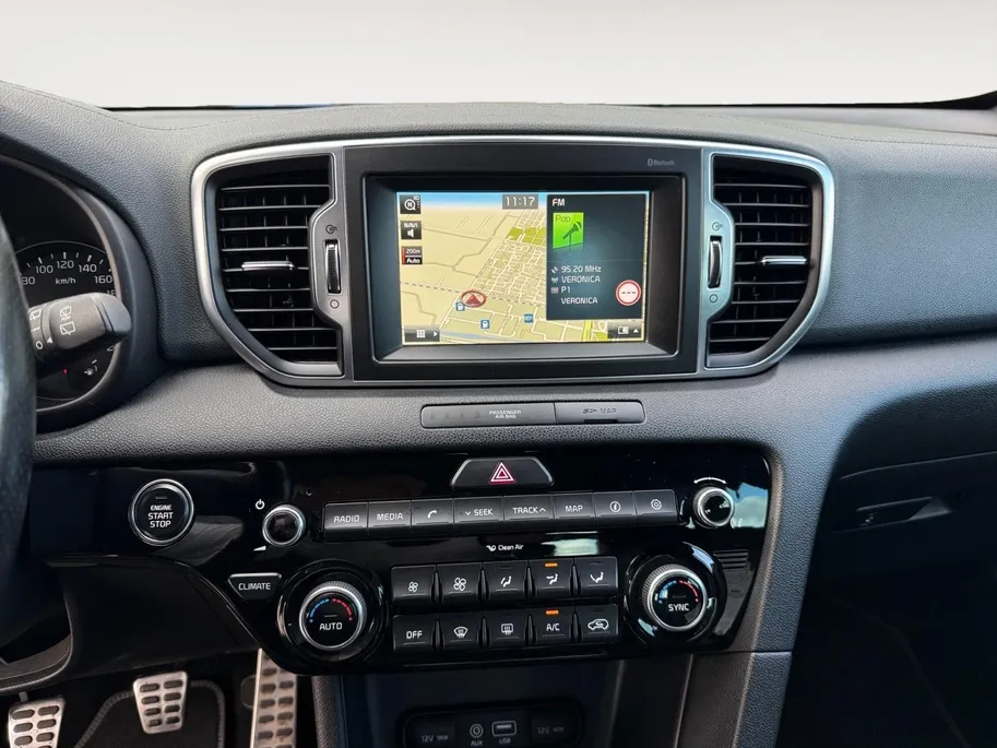 Kia Sportage 1.6 T-GDI GT-Line First Edition | NAVIGATIE | CLIMATE & CRUISE CONTROLE | LEDER | TREKHAAK | ALL SEASON BANDEN |