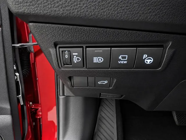 Toyota Corolla Cross 2.0 HP Hybrid Launch Edition | Panoramadak | All Seasons