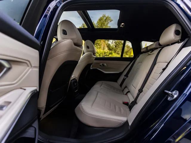 BMW 3 Serie Touring 330e Business Edition Plus M-Pakket  / Pano dak