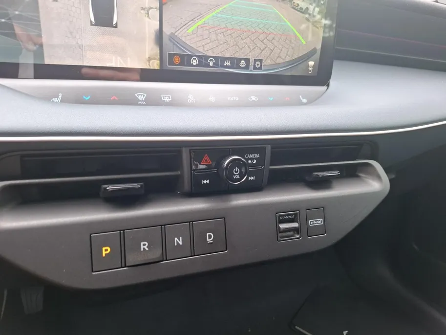 Nissan Leaf Evolve 52 kWh | RIJDEN VOERTUIG | PANODAK | PRO-PILOT | 360 GRADEN CAM | STOEL & SATUUR VERWARMD | HUD |