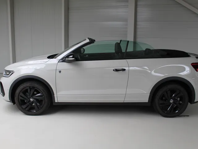 Volkswagen T-Roc Cabrio 1.5 TSI R-Line Karmann Blackstyle Leder | IQ-Light | Navigatie | Dodehoekassistent | Parkeercamera