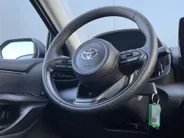 Toyota Yaris 1.5 Hybrid Dynamic | NIEUWE AUTO! | ACC | Lichtmetalen Velgen | LED | Camera | Navi | Climate Control | Apple Carplay | Android Auto |