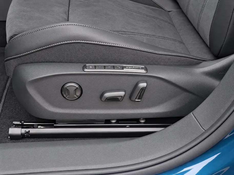 Volkswagen ID.7 Limited Edition Plus 77 kWh accu 286 PK · Trekhaak inklapbaar, met elektrische ontgrendeling · Draadloze telefoonlader ·
