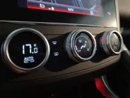 Renault Kadjar 1.3 TCe 140 PK Zen Automaat | Wegklapbare trekhaak | Navigatie | Parkeercamera |