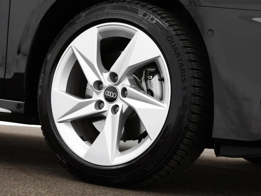 Audi A3 Sportback 40 TFSIe 204pk S-tronic S Edition · Panoramadak · Apple/Android Car Play · Lederen Bekleding · Cruise Control · Navigatie · Stoelverwarming · P-Sensoren · 17'' Inch ·