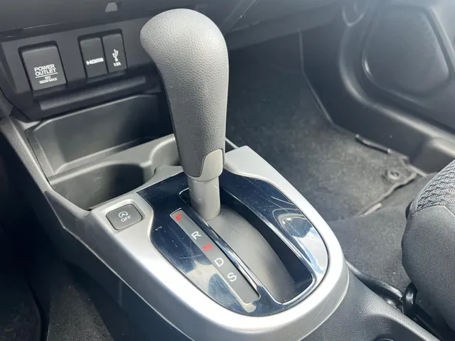Honda Jazz 1.3 i-VTEC Comfort 102pk AUTOMAAT | TREKHAAK | NAVIGATIE | PARKEERSENSOREN V+A | STOELVERWARMING | 17' LM VELGEN |
