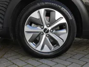 Kia e-Niro DynamicPlusLine 64 kWh | Warmtepomp | Schuif/kantel dak | 17' LM | Airco | Cruise | Navi | Camera |