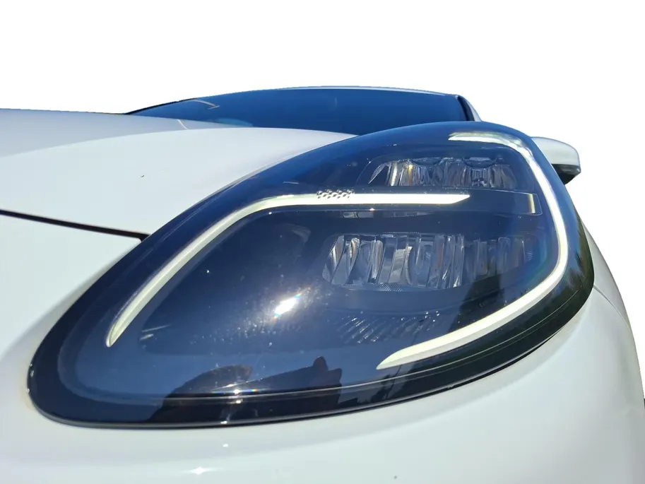 Ford Puma 1.0 EcoBoost Hybrid ST-Line X First Edition | Winterpack | Driver Assistancepack | Matrix Ledkoplampen | 18' Lichtmetaal | Adaptive Cruisecontrol | Camera | Climate Control | Dodehoekdetectie |