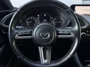 Mazda 3 2.0 e-SkyActiv-G M Hybrid 122 Comfort met Bose | Apple Carplay / Android Auto | Navigatiesysteem | Licht + Regensensor | Elektrisch Verstelbare Bestuurderstoel  | Stoel + Stuurverwarming | Parkeersensoren Voor + Achter | Camera Achter | 18'Lichtmetalen ve