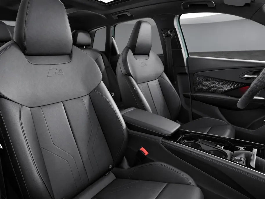 Audi Q3 e-hybrid S edition 272 PK · Tech plus · Glazen panoramadak · Optiekpakket zwart